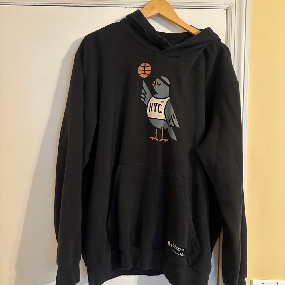 Adidas basketball pigeon THE BRAND WITH THE THREE STRIPES
N.Y.C. Men hoodie XXL